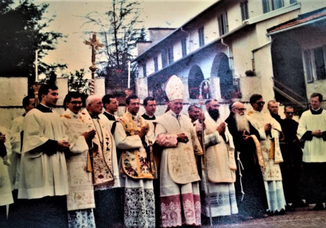 LA INTENCIÓN DE HACER EL RITO DE LA IGLESIA NO ES SUFICIENTE PARA LA VALIDEZ DEL SACRAMENTO LA INTENCIÓN DE HACER EL RITO DE LA IGLESIA NO ES SUFICIENTE PARA LA VALIDEZ DEL SACRAMENTO
